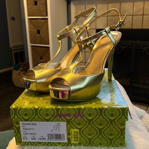 Gianni Bini Gold Leather T-strap platform high heel sandals